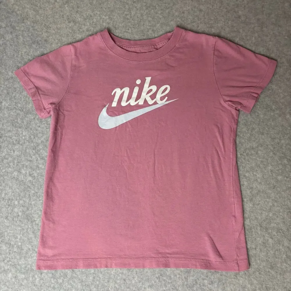 Nike YOUTH Sportswear Pink Graphic Logo T-Shirt - Size M